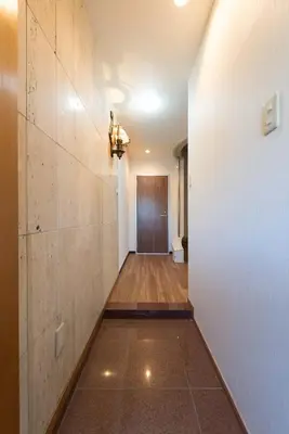 an empty hallway with a door and a room with a floor at TORA HOTEL Tokyo-Rikugienn \u5bc5\u30db\u30c6\u30eb \u516d\u7fa9\u5712 D in Tokyo