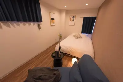 a living room with a bed and a couch at TORA HOTEL Tokyo Skytree \u5bc5\u30db\u30c6\u30eb \u30b9\u30ab\u30a4\u30c4\u30ea\u30fcB in Tokyo