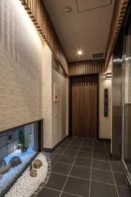 a hallway with a fish tank in a room at Stay SAKURA Tokyo Asakusa Edo no Mai in Tokyo
