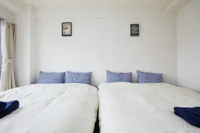two beds sitting next to each other in a bedroom at Sun white Gyoutoku 202 in Urayasu
