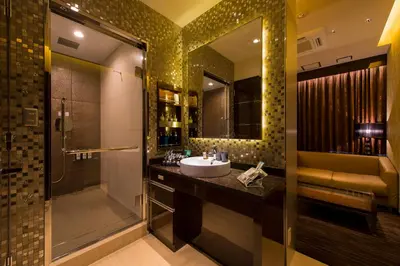 a bathroom with a sink and a shower at HOTEL GLANZ CASCATA in Tokyo