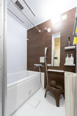 a bathroom with a tub and a mirror at VACATION INN HEIWAJIMA I in Tokyo