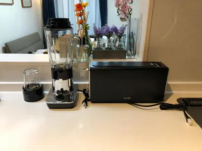a blender sitting on top of a counter at Naotoko Minpaku #HG1 \u9996\u90fd\u9ad8\u5165\u53e3\u8fc45\u5206 \u5e83\u300594\u5e73\u7c73 \u4e00\u6238\u5efa\u3066\u8cb8\u5207 \u9ad8\u901fWi-Fi \u7121\u6599\u99d0\u8eca\u5834\u4ed8 in Tokyo