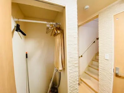 a walk in shower in a bathroom with a towel at Naotoko Minpaku #HG1 \u9996\u90fd\u9ad8\u5165\u53e3\u8fc45\u5206 \u5e83\u300594\u5e73\u7c73 \u4e00\u6238\u5efa\u3066\u8cb8\u5207 \u9ad8\u901fWi-Fi \u7121\u6599\u99d0\u8eca\u5834\u4ed8 in Tokyo