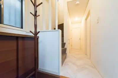 a hallway with a tree in the middle of a house at Shinjuku-ku - House / Vacation STAY 6644 in Tokyo
