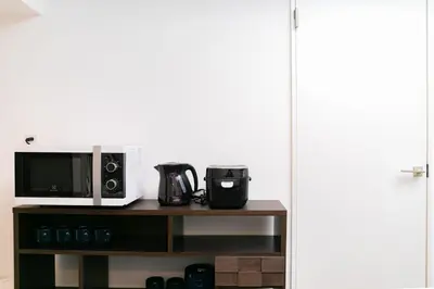 a kitchen with a microwave and a coffee maker at Eims stay Oomori304 in Tokyo