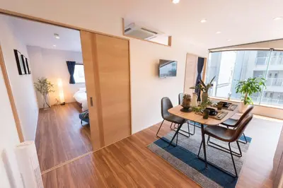 a dining room with a table and chairs in a room at TORA HOTEL Tokyo Skytree \u5bc5\u30db\u30c6\u30eb \u30b9\u30ab\u30a4\u30c4\u30ea\u30fcC in Tokyo