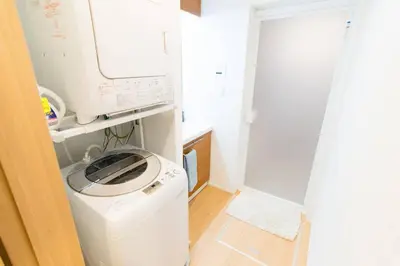 a laundry room with a washing machine and a microwave at CuteFamilyHouse! 3LDK 6minShinjuku 3minJRsta Cozy,Fun,Bright! KidsFree Under6yrs in Tokyo