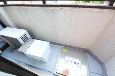 a machine and a box on top of a scale at Akasaka Koyu Building 801 in Tokyo