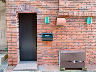 a brick wall with a door and a toaster at 3-40-8 / Vacation STAY 77968 in Tokyo