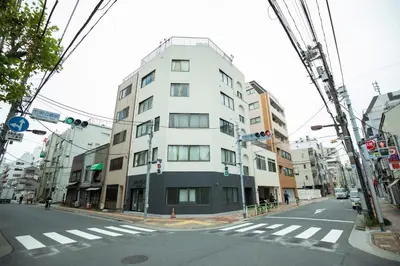 a tall white building on a city street at \u5bc5\u30db\u30c6\u30eb \u53f0\u6771 Hotel \u5bc5 \u53f0\u4e1c Tora Hotel Taito C in Tokyo