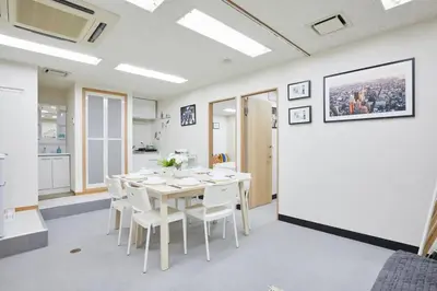 a dining room with a white table and white chairs at \u5bc5\u30db\u30c6\u30eb \u53f0\u6771 Hotel \u5bc5 \u53f0\u4e1c Tora Hotel Taito A in Tokyo