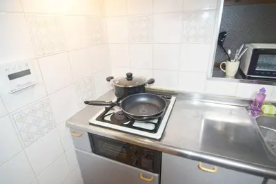 a kitchen with a stove with a pot on it at \u30a2\u30f3\u30c9\u30b9\u30c6\u30a4\u662d\u548c\u753a in Tokyo