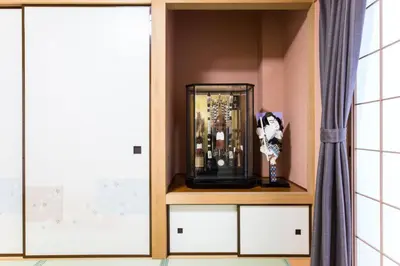 a room with a shelf with a glass container with bottles at \u30a2\u30f3\u30c9\u30b9\u30c6\u30a4\u6edd\u91ce\u5ddd3\u4e01\u76ee in Tokyo