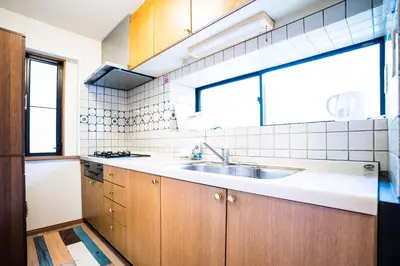 a kitchen with a sink and a large window at \u30a2\u30f3\u30c9\u30b9\u30c6\u30a4\u672c\u753a5\u4e01\u76ee in Tokyo
