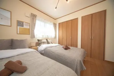 a bedroom with two beds and a couch at Sumida-ku - House - Vacation STAY 82129 in Tokyo