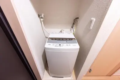 a washer and dryer in a small room at LUANA in BELUBEE in Tokyo