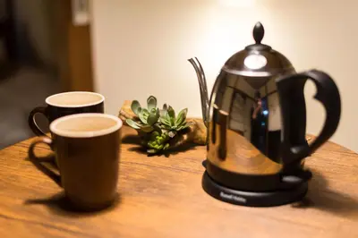 a coffee maker and two cups on a table at Yoshinaga heights in Tokyo