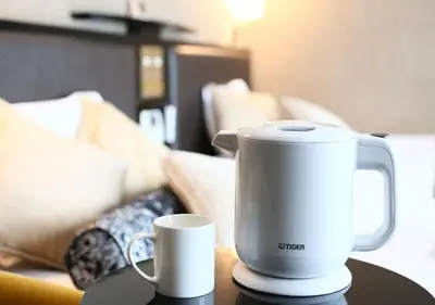 a white blender sitting on a table with a cup at APA Hotel Akihabara Ekikita in Tokyo