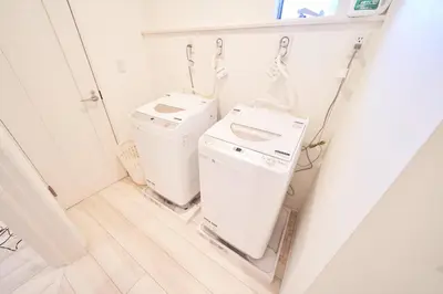 a laundry room with two washes and a washer and dryer at Kitaikebukuro Kodate - Vacation STAY 8854 in Tokyo