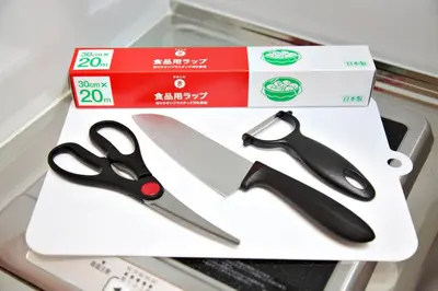 a pair of scissors sitting on top of a box at R-Guest Residence \u6771\u4eac\u6d45\u8349 east2 in Tokyo