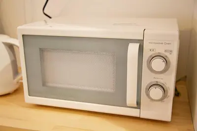 a white microwave sitting on top of a table at R-Guest Residence \u6771\u4eac\u6d45\u8349 east2 in Tokyo