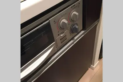 a microwave oven sitting on top of a counter at \u6e0b\u8c37\u9053\u7384\u5742307 in Tokyo
