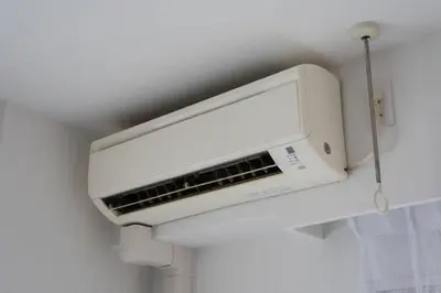 a white air conditioner hanging from a ceiling at \u6e0b\u8c37\u9053\u7384\u5742307 in Tokyo