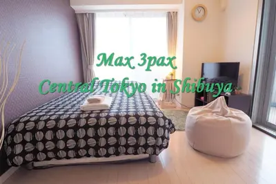 a bedroom with a black and white bed and a window at \u6e0b\u8c37\u9053\u7384\u5742401 in Tokyo
