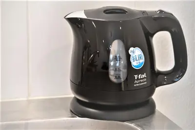a black tea kettle sitting on top of a counter at Salon Shibuya - Vacation STAY 78183 in Tokyo