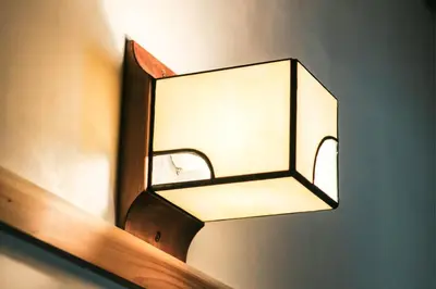 a light hanging on a wall with a shelf at morino yume private lodging Wood-warm cozy stays \u675c\u30ce\u5922 \u6c11\u6cca \u6728\u306e\u9999\u308a\u6f02\u3046\u5fc3\u5730\u3088\u3044\u7a7a\u9593 in Tokyo