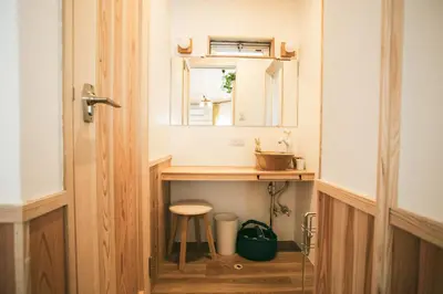 a small bathroom with a sink and a stool at morino yume private lodging Wood-warm cozy stays \u675c\u30ce\u5922 \u6c11\u6cca \u6728\u306e\u9999\u308a\u6f02\u3046\u5fc3\u5730\u3088\u3044\u7a7a\u9593 in Tokyo