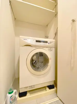 a washer and dryer in a small room at Pangoo Shinagawa in Tokyo
