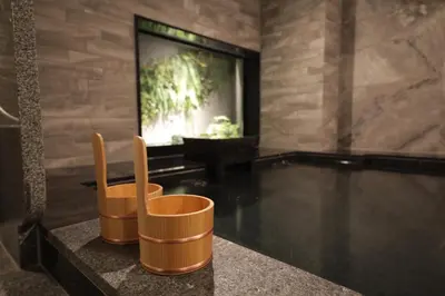 a room with a swimming pool with a table and chairs at Super Hotel Tokyo Akabane Eki Minamiguchi in Tokyo