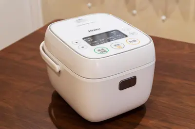 a white toaster sitting on top of a table at TOGOSHI 568 STAY Togoshi Ginza in Tokyo
