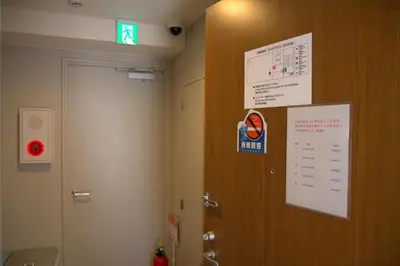 a door in a hospital room with a sign on it at \u4e0a\u91ce\u4e4b\u5bb6\u5206\u9928\u5bb6\u5ead\u623f in Tokyo