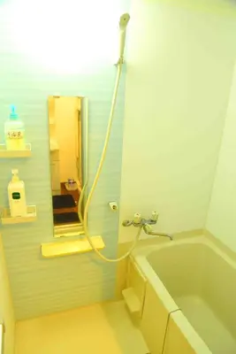 a bathroom with a shower with a tub and a mirror at \u4e0a\u91ce\u4e4b\u5bb6Vip\u5bb6\u5ead\u623f in Tokyo
