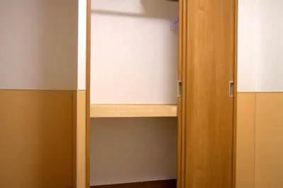 a closet with a wooden door and a window at \u4e0a\u91ce\u4e4b\u5bb6Vip\u5bb6\u5ead\u623f in Tokyo