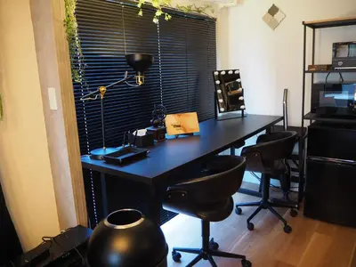 a room with a desk with chairs and a lamp at HOTEL THE SPACE in Tokyo
