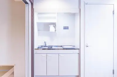 a kitchen with white cabinets and a sink at \u6771\u4eac\u65e5\u548c in Tokyo