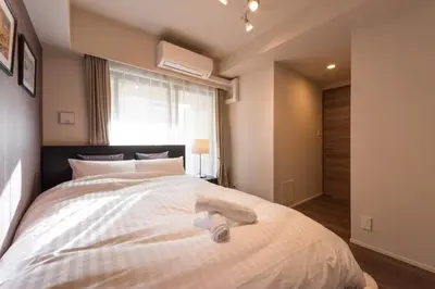 a bedroom with a large white bed with a window at HIZ HOTEL - Vacation STAY 08955v in Tokyo