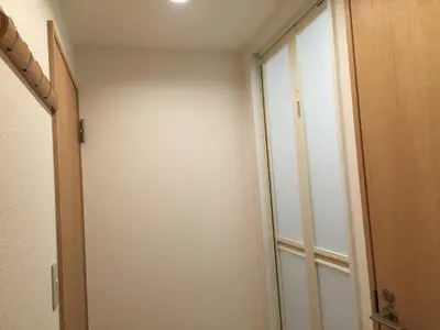 a room with a closet with a door and a door at Isshuku Ryokan Asakusabashi - Vacation STAY 17363v in Tokyo