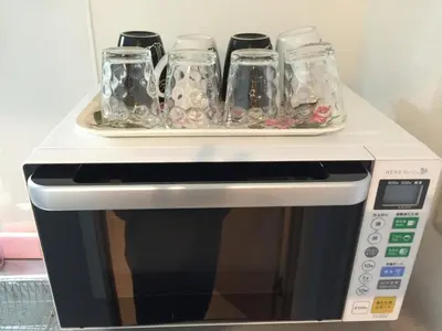 a tray of glasses on top of a microwave at Isshuku Ryokan Asakusabashi - Vacation STAY 17363v in Tokyo