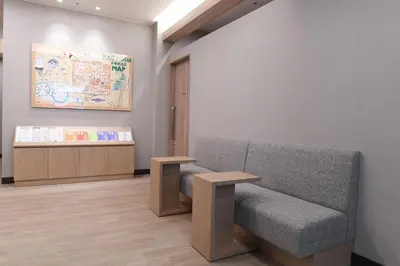 a waiting room with a couch and a counter at R&B Hotel Otsuka Eki Kitaguchi - Vacation STAY 14221v in Tokyo