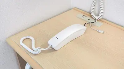 a white computer mouse sitting on a desk at Toyoko Inn Tokyo Shinagawa Konan-guchi Tennozu Isle in Tokyo