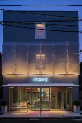 a blue building with a sign that reads mote at moire HOTEL YOSHIWARA in Tokyo