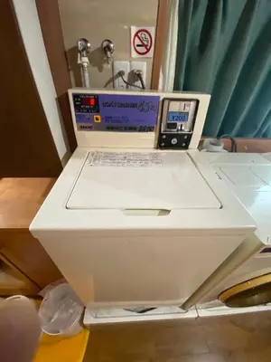 a white laptop computer sitting on top of a desk at 54Journey \u6771\u4eac\u5927\u624b\u753a\u30db\u30b9\u30c6\u30eb in Tokyo
