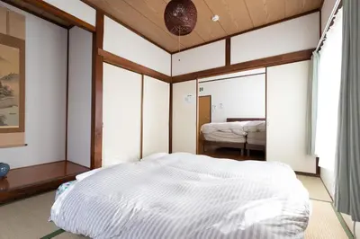a bedroom with a large white bed in it at Annekaffeekanne in Tokyo
