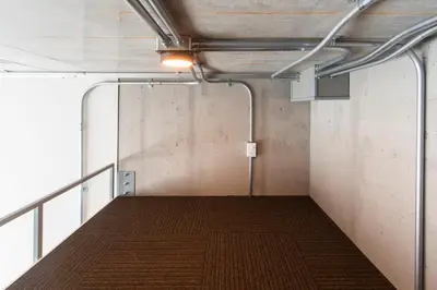 a hallway in a building with pipes on the wall at Oyado danran \u56e3\u6b12 in Tokyo