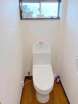 a bathroom with a white toilet in a room at SKYE HOME in Tokyo